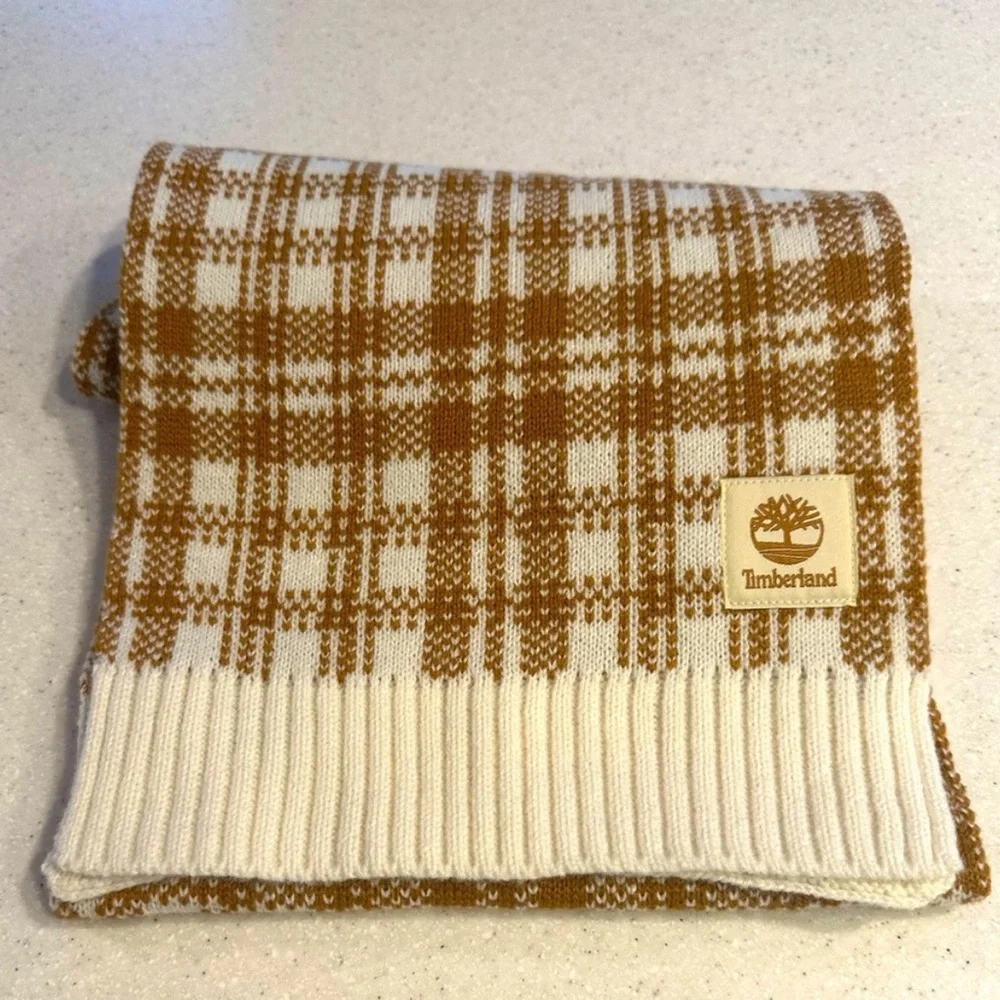 NWT Timberland White & Tan Plaid Knit Scarf. 64” Long. Unisex